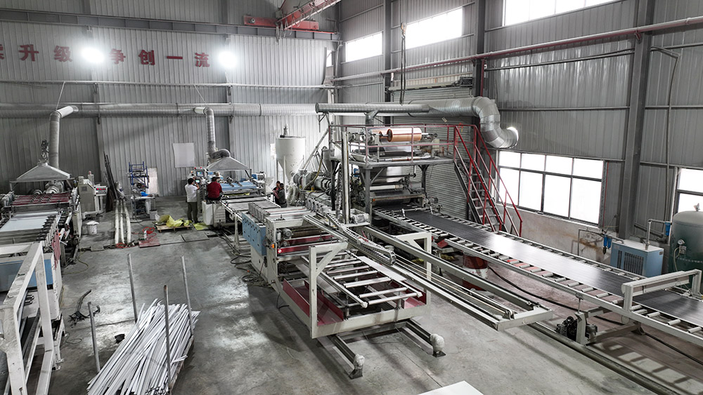 Plastikust ekstruuderiga ekstrusioon