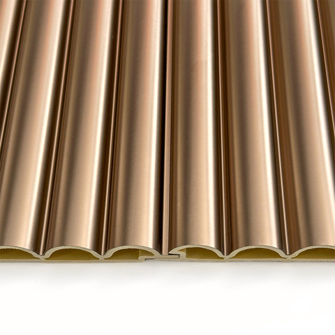 Paneles de pared estriados de WPC con patr&oacute;n agrupado dorado para interiores de 3 m